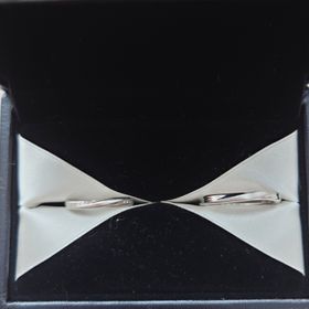 【エクセルコダイヤモンド(EXELCO DIAMOND)の口コミ】 インターネットでデザインに一目惚れし、店舗に行きました。
指輪の意味と…