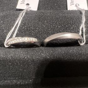 【ヴァンドーム青山(VENDOME AOYAMA)の口コミ】 リングの形自体はストレートなので、他のリングとの重ね付けも隙間が開か…