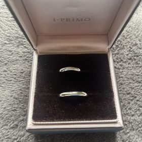 【アイプリモ(I-PRIMO)の口コミ】 真ん中にメレダイヤが留まっているデザイン。斜めのラインに留まっている…