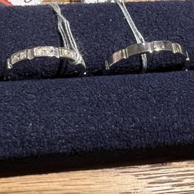 【BIJOUPIKO(ビジュピコ)の口コミ】 エタニティリングとはまた違った雰囲気のダイヤモンドが2石ずつ並んだデザ…