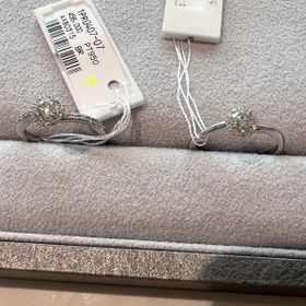 【STAR JEWELRY(スタージュエリー)の口コミ】 大きなダイヤモンドを小さなダイヤモンドでぐるっと囲むことによって、中…