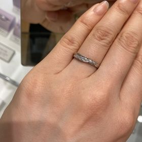 【STAR JEWELRY(スタージュエリー)の口コミ】 よくあるデザインですが、ダイヤがやや多めに見えます。普段つけられる一…