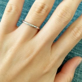 【ティファニー(Tiffany & Co.)の口コミ】 デザインと素材とラインです。
素材:結婚指輪の定番といえばプラチナだと…