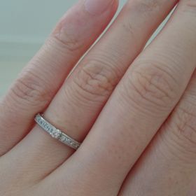 【エクセルコダイヤモンド(EXELCO DIAMOND)の口コミ】 私は仕事をしており、あまり派手過ぎる指輪は出来ないのですが、結婚指輪…