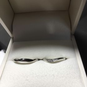 【et toi(エトワ)の口コミ】 デザインがかわいくて、絶妙な形により付けたときに指が長く見えるのがポ…