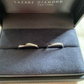 【ラザール ダイヤモンド(LAZARE DIAMOND)の口コミ】 1番はデザインが気に入ったこと。ダイアモンドが多すぎず緩やかなカーブな…
