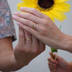 【ケイウノ ブライダル(K.UNO BRIDAL)の口コミ】 婚約指輪に合わせてゴールドの指輪を付けたかったのと、2人ともゴールドの…