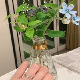 【I's stone(アイズストーン)の口コミ】 指のサイズが小さい、ストレートが似合わない、せっかくなら婚約指輪と合…