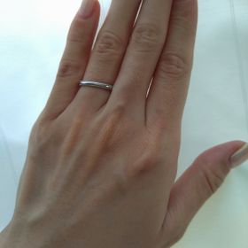 【ティファニー(Tiffany & Co.)の口コミ】 プラチナでシンプルすぎないものを探していました。ミルグレインは定番で…