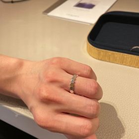 【ショーメ(CHAUMET)の口コミ】 ハニカムデザインで、非常に特徴のある指輪だったため購入を決めました。…