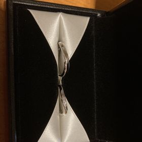 【エクセルコダイヤモンド(EXELCO DIAMOND)の口コミ】 ウェーブのデザインで、ミル打ちがあるデザインを探していました。
見てい…