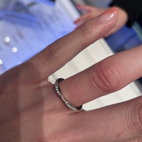 【シャネル(CHANEL)の口コミ】 うえからみるとCHANELの花柄のデザインになっており、パッと見はそうは見…