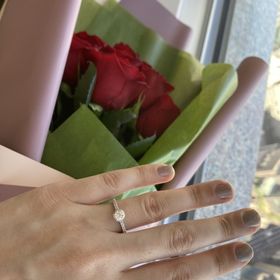 【銀座ダイヤモンドシライシの口コミ】 指輪は旦那さんが選んでくれました。事前に希望は聞かれていて、一粒ダイ…