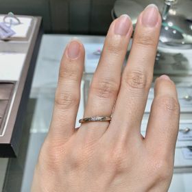 【アイプリモ(I-PRIMO)の口コミ】 元々ストレート型でダイヤモンドが3石ある結婚指輪かつ婚約指輪と重ね付け…
