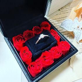 【エクセルコダイヤモンド(EXELCO DIAMOND)の口コミ】 沢山デザインがあったのですが、一目みたときに可愛いと思いました。
真ん…