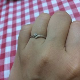 【4℃ BRIDAL(ヨンドシーブライダル)の口コミ】 特別な日だけではなく、普段からも頻繁に見につけたかったので、シンプル…