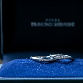 【銀座ダイヤモンドシライシの口コミ】 ダイヤモンドの質がよく、上品にキラキラ光って見えるのが決め手でした。
…