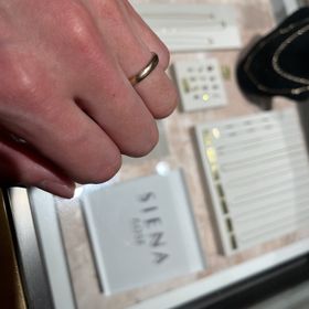 【SIENAROSE(シエナロゼ)の口コミ】 プラチナとゴールドを配合しているところに魅力を感じました。カジュアル…