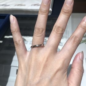 【銀座ダイヤモンドシライシの口コミ】 婚約指輪は要らないと元々言っていたので、結婚指輪にはダイヤモンド付き…