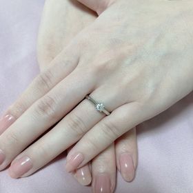 【カルティエ(Cartier)の口コミ】 「お姫様のようなダイヤが付いてるシルバーの指輪がほしい」と交際当時の…