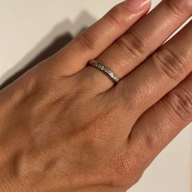 【ラザール ダイヤモンド(LAZARE DIAMOND)の口コミ】 ダイアがキラキラしていてデザインが素敵だったので購入しました。つけて…