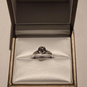 【ブルガリ(BVLGARI)の口コミ】 インコントロダモーレ という指輪です。デザインがダイヤの周りにプラチナ…