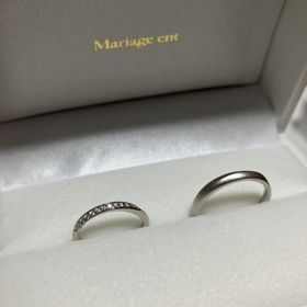 【Mariage ent(マリアージュエント)の口コミ】 女性の方は細身のデザインが気に入りました。ダイヤは自分側からも相手側…
