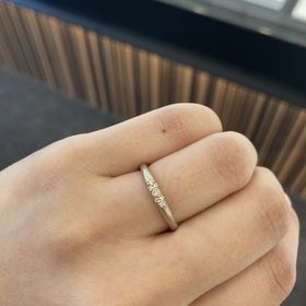 【AbHeri(アベリ)】の口コミ デザインがかなり可愛いです。
人と被る事はなさそうで、これを付けてる人...