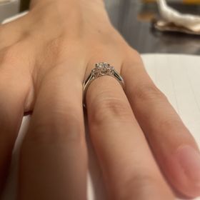 【アイプリモ(I-PRIMO)の口コミ】 指輪のデザイン、留め具の部分が横から見るとハートであったり、両サイド…