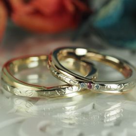 【Antille(アンティール)の口コミ】 カラーのバリエーションが豊かで、ニ種類の色が楽しめるツインの指輪に惹…