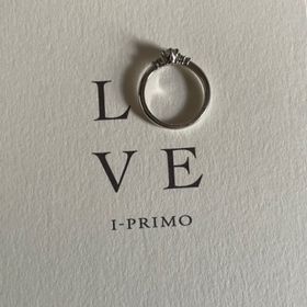 【アイプリモ(I-PRIMO)の口コミ】 指輪の名前とデザインがとても気に入りました。メインダイヤの横の散りば…