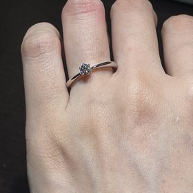 【TRECENTI(トレセンテ)の口コミ】 複数試着させていただいた中でこの指輪が一番気に入りました。シンプルな…