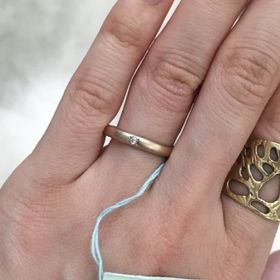 【SIENAROSE(シエナロゼ)の口コミ】 シンプルでおしゃれなデザインが多いです。 
他のお店と違う点は、丸みが…