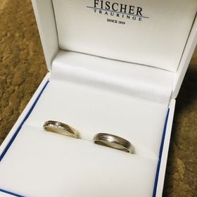 【FISCHER(フィッシャー)の口コミ】 夫と妻で好みのデザインが分かれたため、それぞれで違うデザインの指輪を…