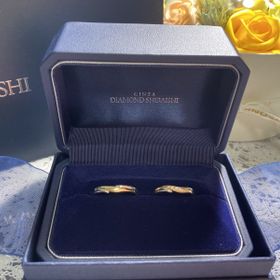 【銀座ダイヤモンドシライシの口コミ】 コンビリングでゴールドとプラチナを使用したウェーブ型のデザインの指輪…