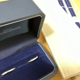 【銀座ダイヤモンドシライシの口コミ】 着け心地がなんといっても最高でした。
何店舗が指輪巡りしたのですが
銀…