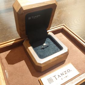 【TANZO.(鍛造指輪)の口コミ】 オーダーメイドゆえのデザインの自在性、そして傷つきにくく石が落ちにく…