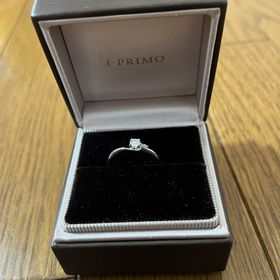 【アイプリモ(I-PRIMO)の口コミ】 デザイン

センターダイヤモンドにメレダイヤモンド２つがついております…