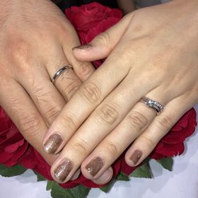 【ラザール ダイヤモンド(LAZARE DIAMOND)の口コミ】 お店で色々な指輪を試着し、こちらのデザインに決めました。アシメトリー…