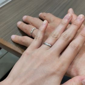 【銀座ダイヤモンドシライシの口コミ】 ダイアモンドの輝きに惹かれました。
飽きのこない曲線美が綺麗でした。
…