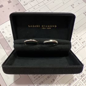 【ラザール ダイヤモンド(LAZARE DIAMOND)の口コミ】 婚約指輪との相性がばっちりで、ときめいたので購入しました。初めはシン…