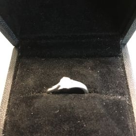 【ラザール ダイヤモンド(LAZARE DIAMOND)の口コミ】 ダイヤモンド専門店だったので質の良いものが多かったです。
シンプルなが…