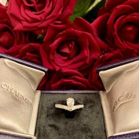 【ショーメ(CHAUMET)の口コミ】 この形はショーメならではのデザインです。見たらわかる人にはわかる素敵…