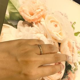 【ヴァンドーム青山(VENDOME AOYAMA)の口コミ】 プラチナのラインとダイヤの入ったラインがクロスしたデザインで、珍しい…