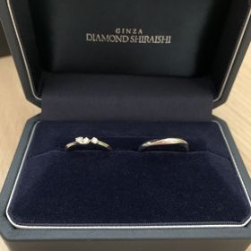 【銀座ダイヤモンドシライシの口コミ】 たくさん試着をさせていただき、夫と同じデザインの指輪と購入した指輪と…