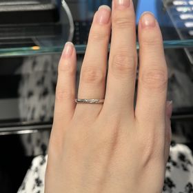 【エクセルコダイヤモンド(EXELCO DIAMOND)の口コミ】 シンデレラモチーフのダイヤモンドとミル打ちのデザインが可愛いし、他の…