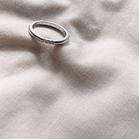 【ティファニー(Tiffany & Co.)の口コミ】 シンプルな形のプラチナシルバーリングを求めていました。いくつかブラン…