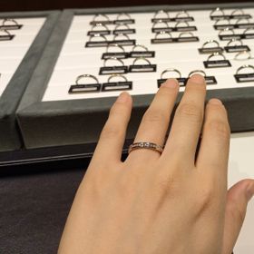 【ラザール ダイヤモンド(LAZARE DIAMOND)の口コミ】 試着させていただいた指輪は、ハイラインという結婚指輪でした。ハーフエ…