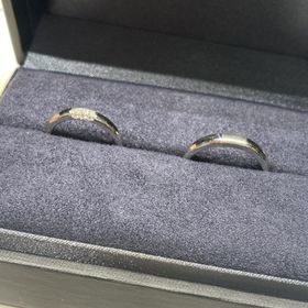 【ラザール ダイヤモンド(LAZARE DIAMOND)の口コミ】 指輪のデザインがとても気に入りこれにしました。
女性用の指輪はダイヤが…