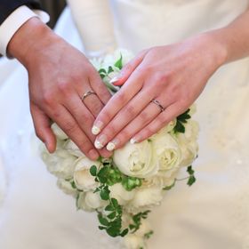 【銀座ダイヤモンドシライシの口コミ】 実際に指にはめてみた時に流れるような曲線のデザインがとてもしっくりと…